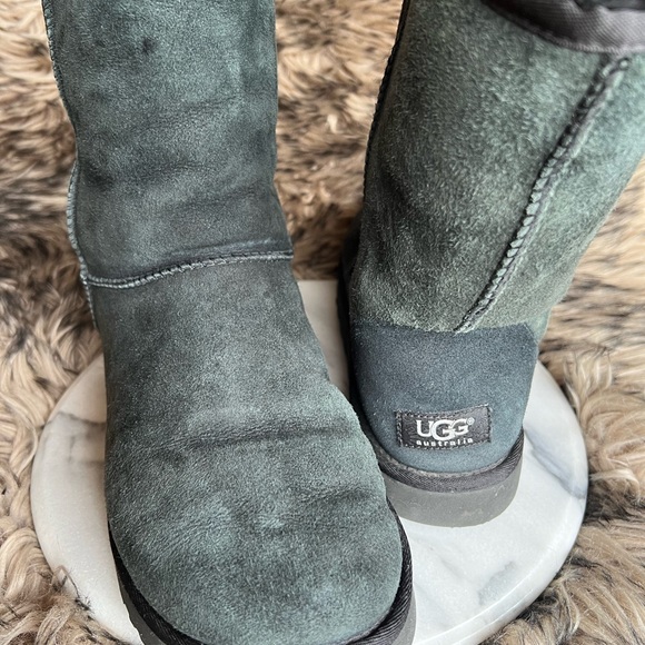 UGG Australia Classic Short Boot - Picture 14 of 14